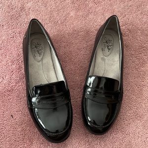 Gorgeous Simple Loafer